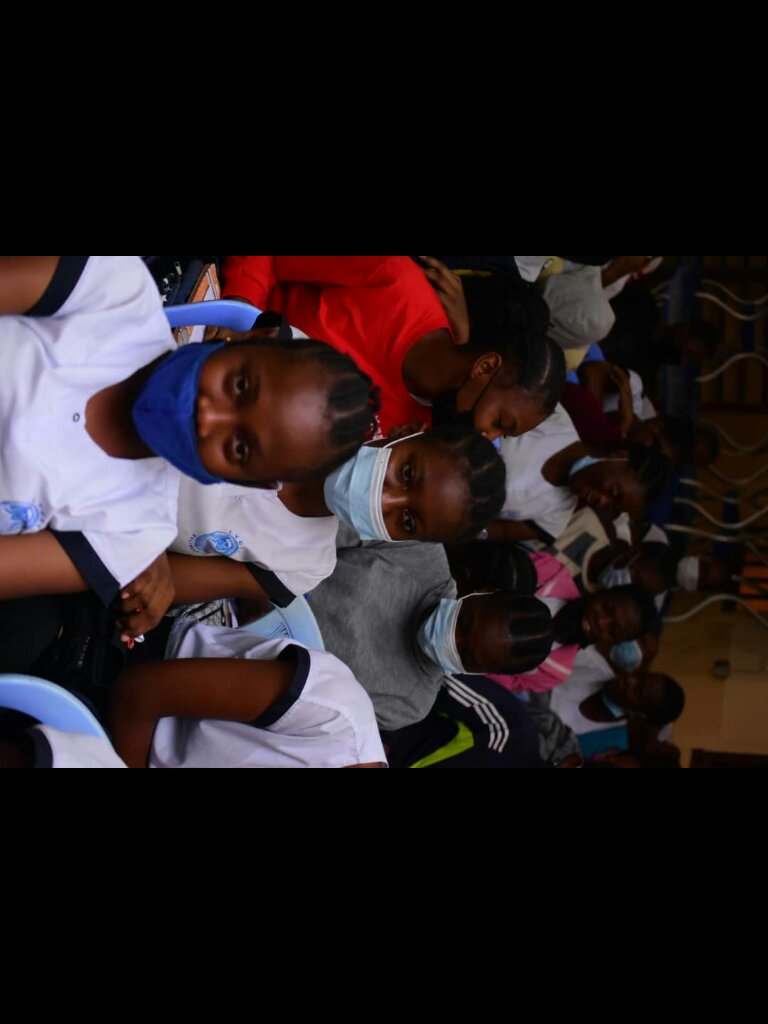 AssociationAsc's tweet photo. Le département de DEF de l'ASC, la structure SLT et la societé PRIMA se sont unis le 15 juin en vue d'aborder la question liée à la gestion de l'hygiène aux lyc'nnes de Bolignani à Kitambo dans le but d'aider les agents féminines sur comment calculer les périodes et bien d'autres https://t.co/VtDdh0NSnq