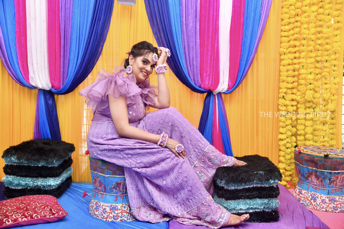 This homely Mehndi setup is perfect for in these times of intimate weddings where as a photographer you can capture beautiful shots just like these 😍
.
#mehndiposes #mehndioutfits #bridetobe #theweddingbirds #beautiful #wedding #weddingphotography #weddingdress