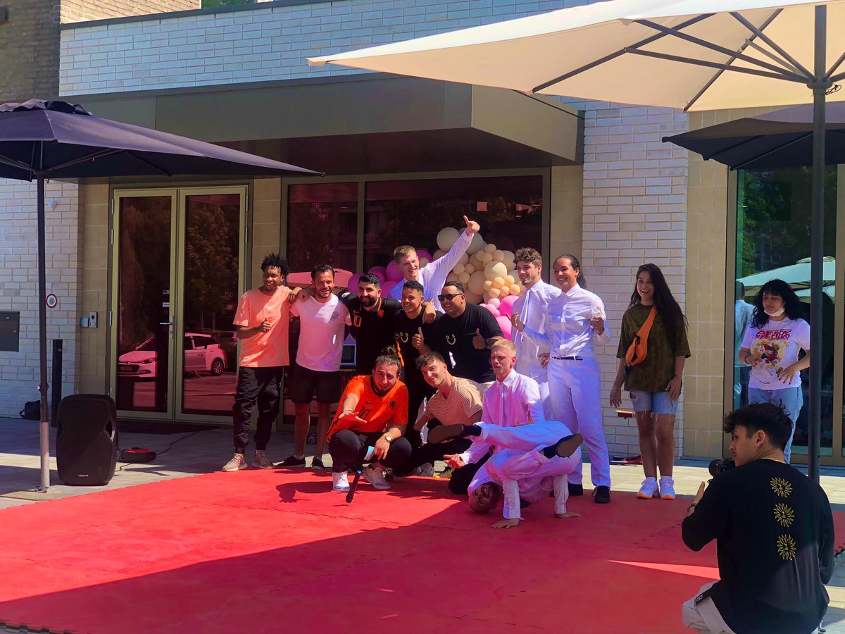 NicoTeun's tweet photo. Afgelopen donderdag een prachtige opening van het nieuwe @BriantCollege @onderwijsspec in Arnhem. Dè uitdaging: Sport & Cultuur zal straks in alle vezels van het onderwijsaanbod terug te vinden zijn! #Redouan @iamredo #ziekedocenten #AndersOrganiseren https://t.co/I787dt9IkX