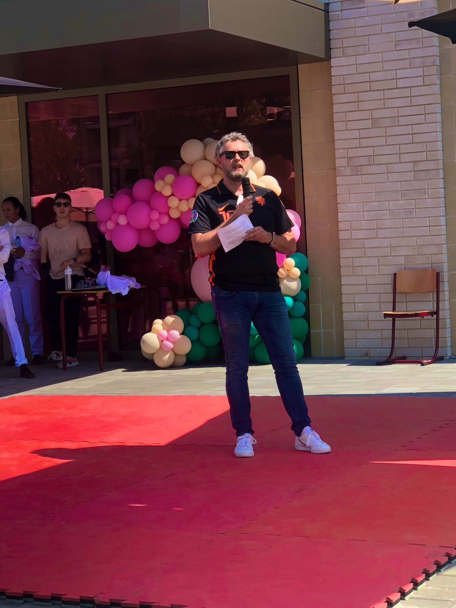 Afgelopen donderdag een prachtige opening van het nieuwe <a href="/BriantCollege/">Briant College</a> <a href="/onderwijsspec/">DeOnderwijssp'en</a> in Arnhem. Dè uitdaging: Sport &amp; Cultuur zal straks in alle vezels van het onderwijsaanbod terug te vinden zijn! #Redouan <a href="/iamredo/">Redouan Ait Chitt</a> #ziekedocenten #AndersOrganiseren