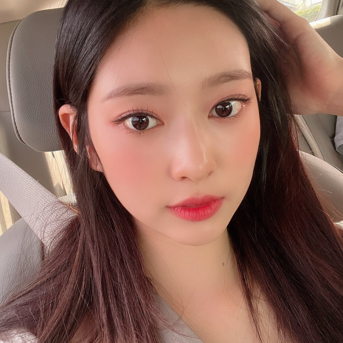 urbanwent_twt's tweet photo. [#김민주]

토요일이 밝았습니다😊
언니가 그랬어요.. 계단이 잘못한 거라구..!!
암튼 그렇답니다!! 언니 너무 귀여워서 
하 이렇게 여기서 얘기해도 되나..? 
무튼무튼 오늘도 덕분에 행복했어용! 
저녁 꼭꼭 챙겨 먹구요! 
남은 주말도 즐겁게 보내요 우리♥️ https://t.co/s1K0gtQl4x