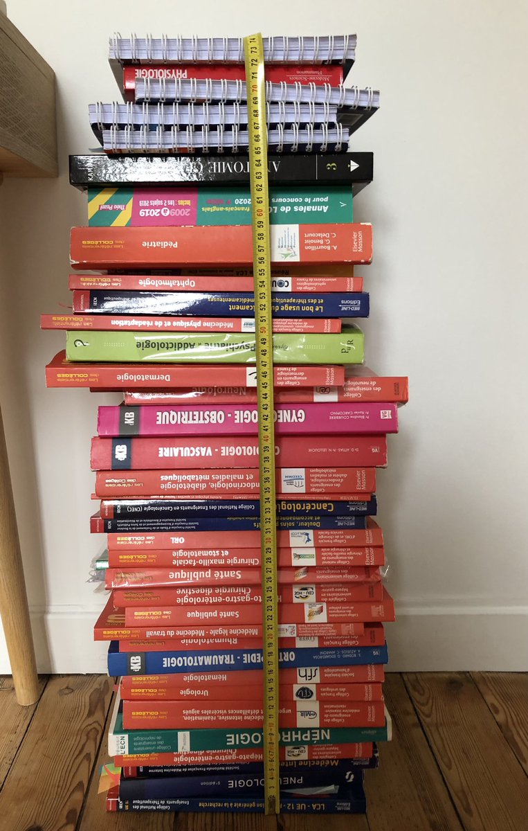 FabienSaint1's tweet photo. #ECNi2021 l’avenir de nos DFASM3 dépend de ces 75 cm de connaissances 😶 @CfeUrologie @sup_recherche @Maxgignon @UPJV_Univ https://t.co/oXHV8c7eSw
