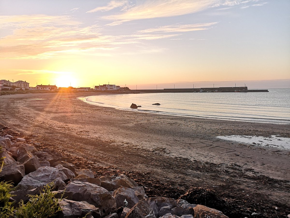 MargoHannon's tweet photo. Good morning beautiful people from Loughshinny County Dublin at 4.56am sunrise over the Irish Sea!

Have an awesome day!

#ImGoingBackToBed 🌞😴😎💗 https://t.co/5OGK9V3aKZ