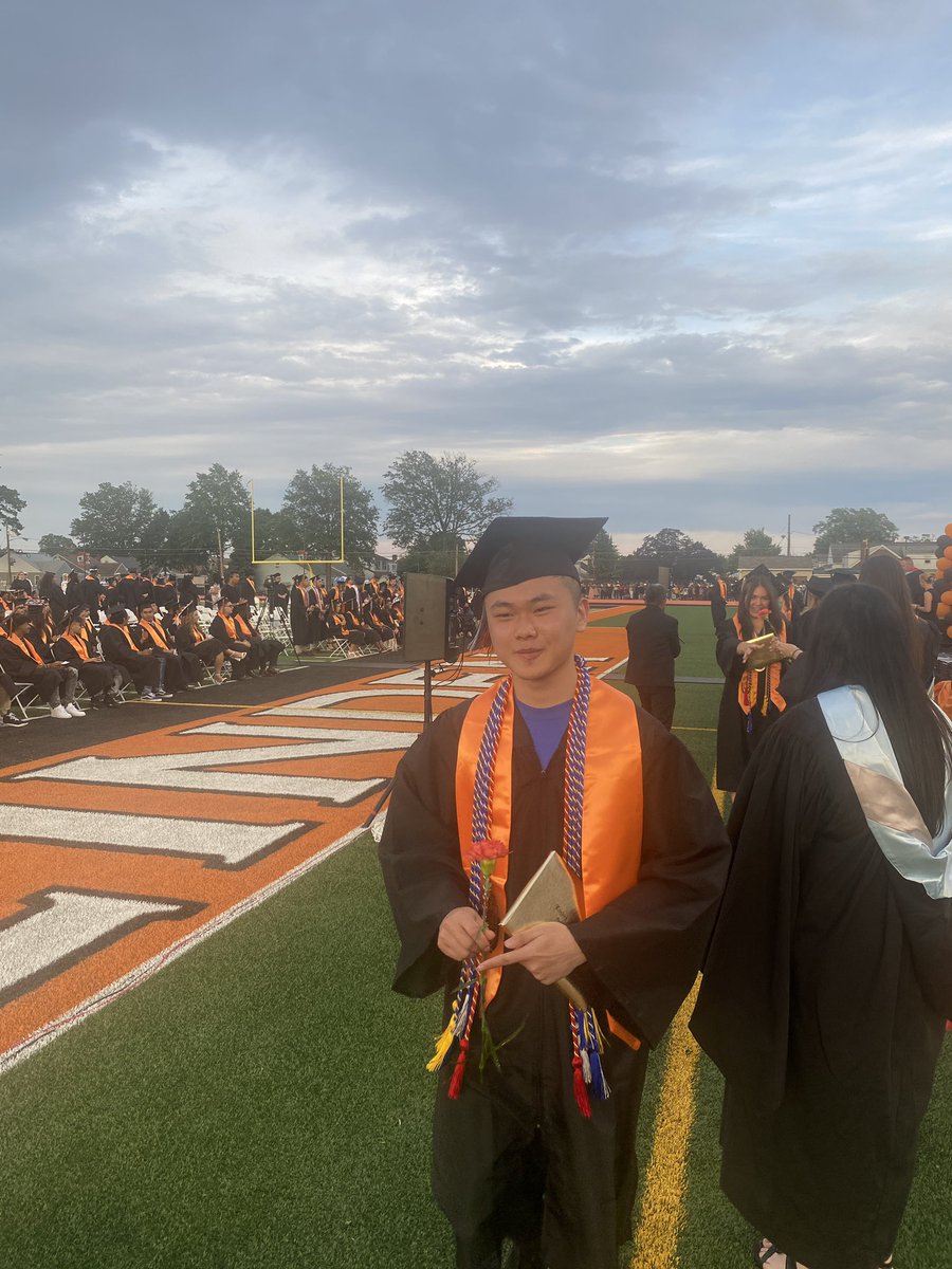 SupeHaze's tweet photo. @LindenSchoolsNJ @LHS_NJ  🎓🥳🎓👏🏾🐅🐯🎉 Job well done! @LEASSN https://t.co/RYccENrkJF
