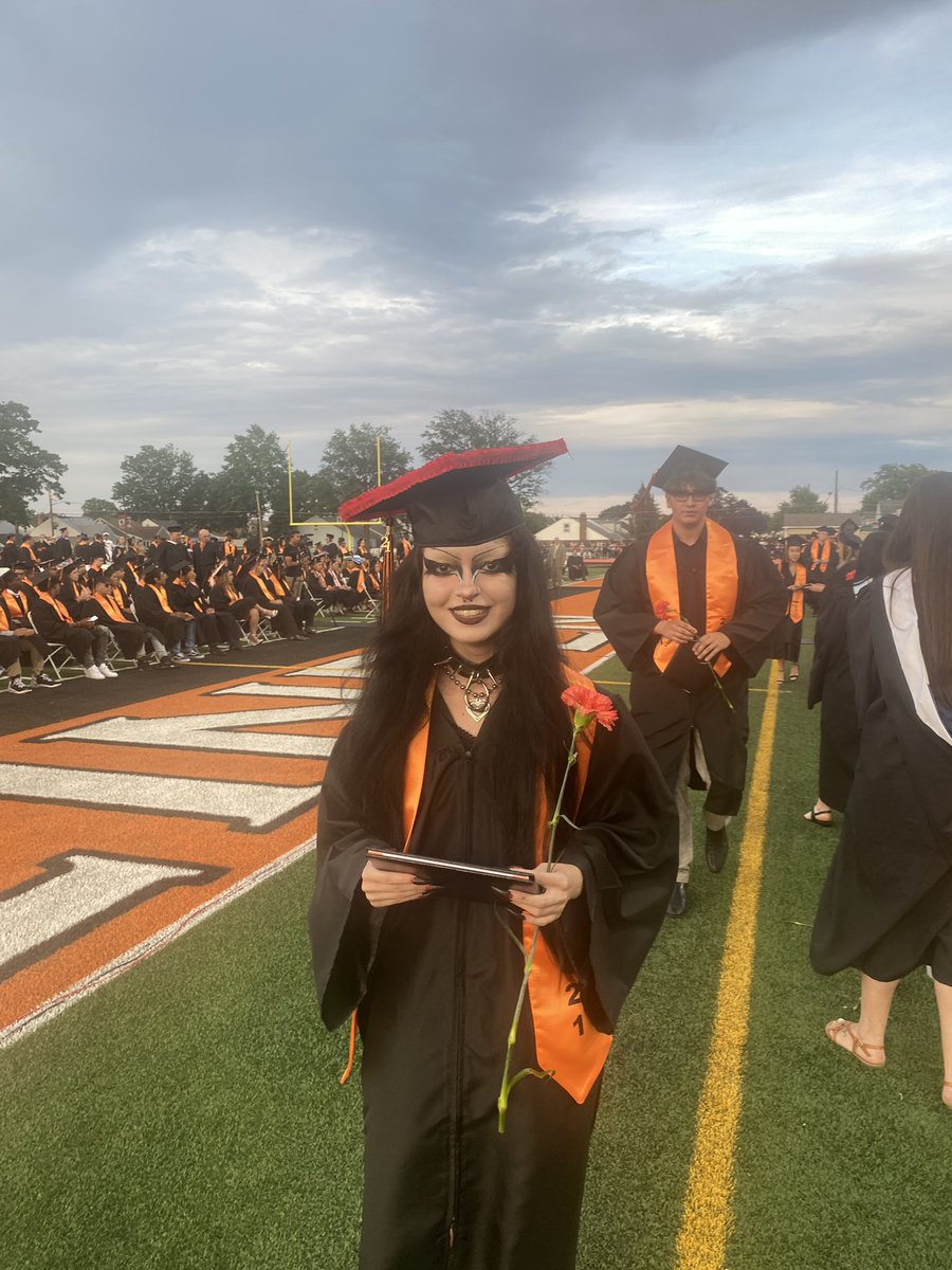 SupeHaze's tweet photo. @LindenSchoolsNJ @LHS_NJ  🎓🥳🎓👏🏾🐅🐯🎉 Job well done! @LEASSN https://t.co/RYccENrkJF