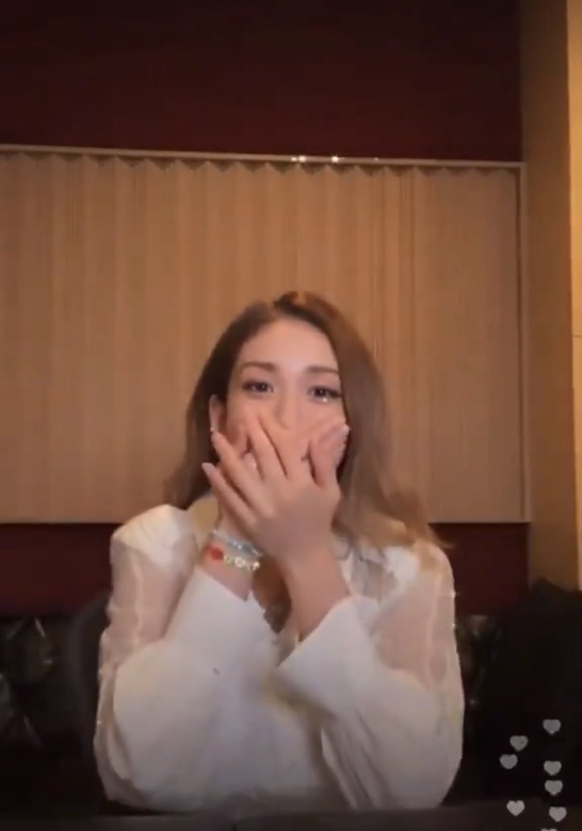 faypcx's tweet photo. แต่โซมีก็น่าหยิกอยุ่นะ5555555555 มาไลฟ์ครบรอบ 2 ปี แฟนคลับกำลังรอประกาศคัมแบค น้องบอก มีข่าวใหญ่มากบอก ชั้นก็นึกว่าเอาแร้วคัมแบคแน่ แต่สรุปมาบอกว่า น้องสาวฉันมีแฟนแล้วค่ะ แฟนเป็นลูกครึ่งเหมือนกันเลย เออ มันน่าตีมั้ย55555555 https://t.co/xfx5abBq9g