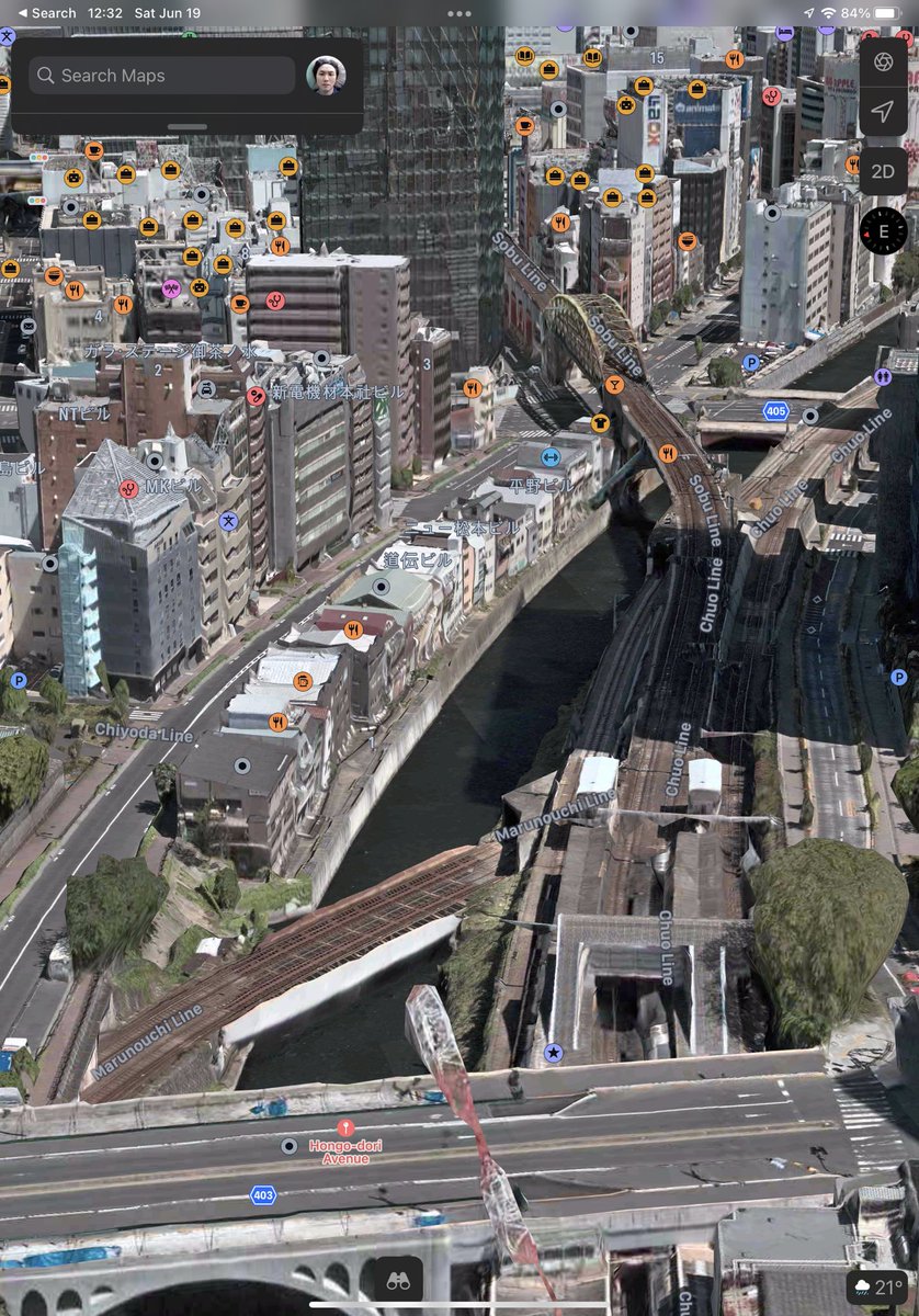 히지리바시 다리에서 아키하바라 방면 뷰인가보네요. 줌 렌즈로 당겨서 찍으니 실제로 보던 모습과 전혀 다른 분위기네요. 사진처럼 JR 오차노미즈...