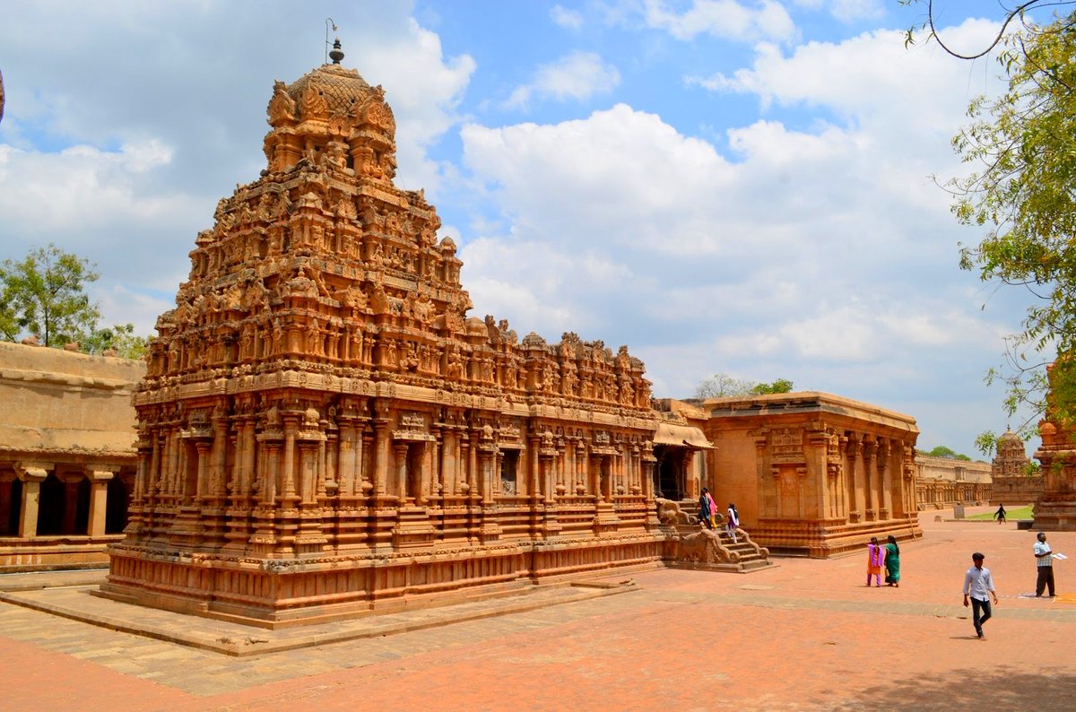 Ajaysharda59's tweet photo. @HiteshAwasthi89 @LostTemple7 @UdayMahurkar @mariawirth1 @Voice_For_India @punarutthana @ramapriya1989 @aapki_harsha @incredibleindia @sattology @Shawshanko @vedicgyaanindia Big Temple @ Thanjavur
 – Testimony of glorious Chola empire

A visit to the 1000-year old temple at Tanjavur leaves one stunned &amp; mesmerized due to its sheer architectural complexity &amp; brilliance. It does leave many unanswered questions though...

https://t.co/LYdOxpfBgQ https://t.co/AGXPY0FeQs