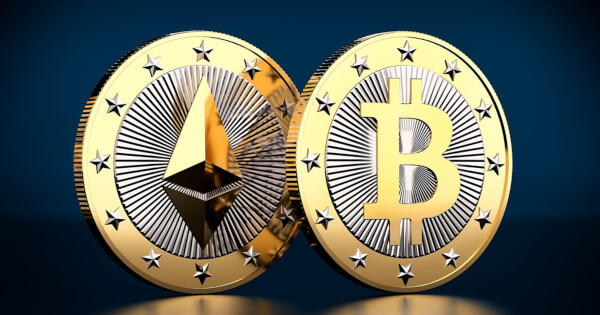 DefiHeadlines's tweet photo. BTC &amp; ETH Have Been the Best Risk-Adjusted Assets over the Last Year - https://t.co/fqEkXU8APB &amp; ETH Have Been the Best Risk-Adjusted Assets over the Last Year https://t.co/39IvvdnA0W