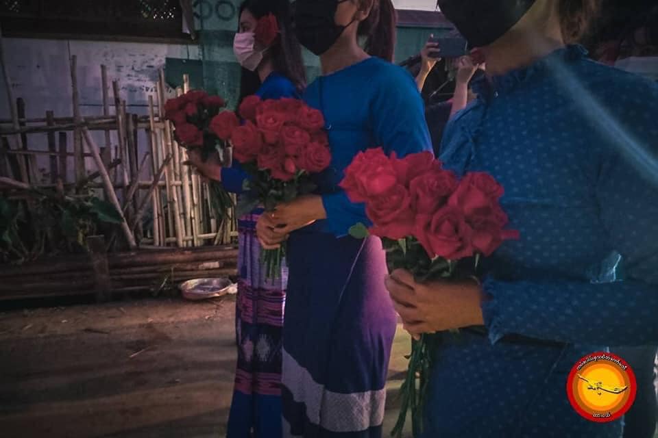 IrrawaddyNews's tweet photo. Young people from #Dawei, Tanintharyi Region marked the 76th birthday of Daw Aung San Suu Kyi on Saturday, urging people to give her the birthday present of “unity and the unconditional love for justice.” 

(Photo: DGSC) 
#WhatsHappeningInMyanmar https://t.co/UpOLqWtPza