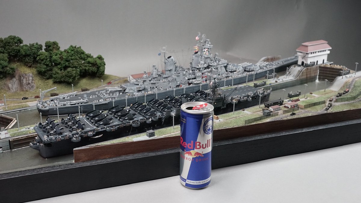 HsuSimpson's tweet image. Some more Shots of Last Years’ work
1/350 Diorama
&lt;The Magic Carpet to go home&gt;
BB63 USS Missouri &amp; CVL26 USS Monterey passing through Panama Canal during Operation Magic Carpet