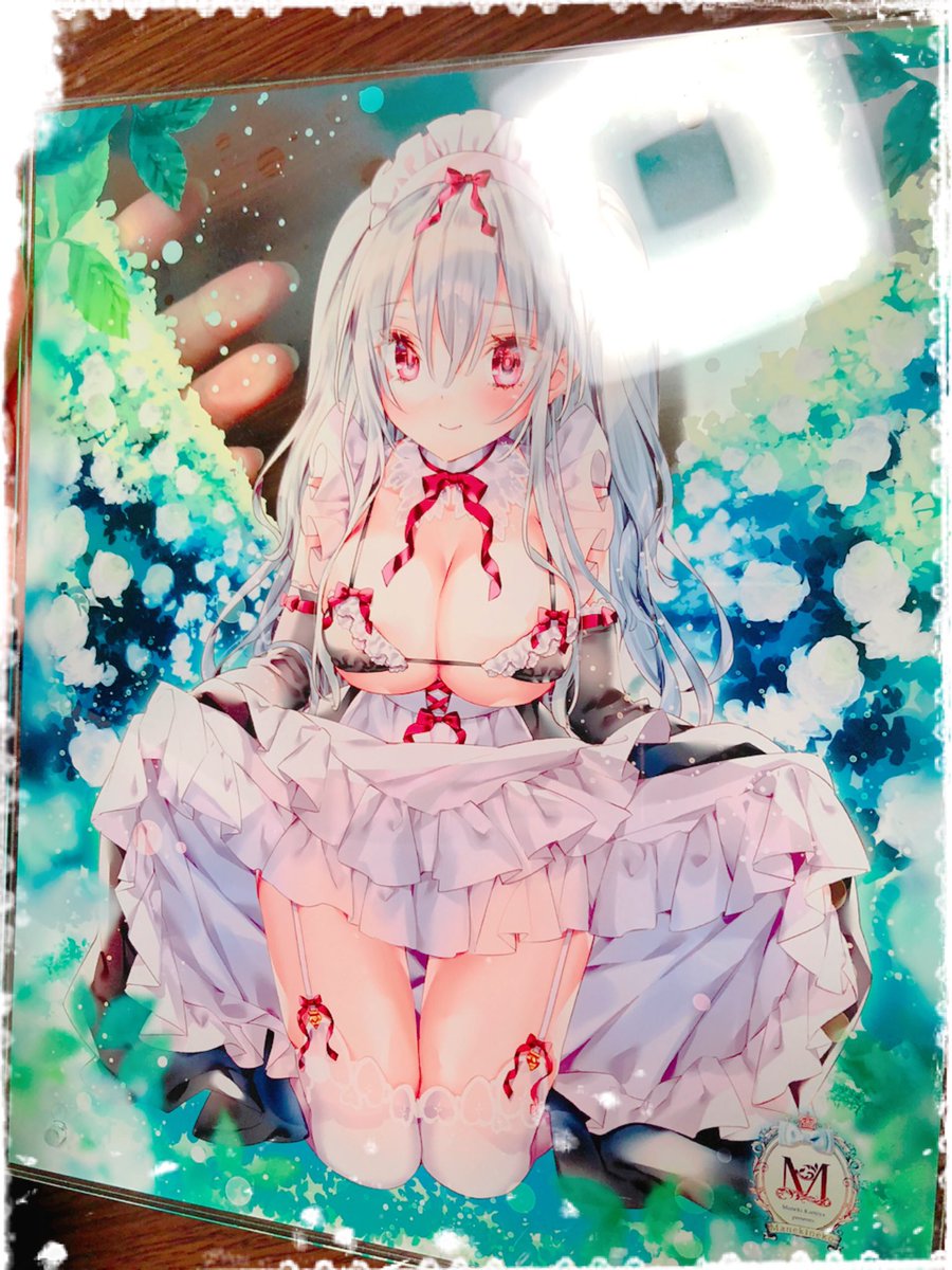 お品書きには書けませんでしたが、オリジナルメイドの大きいアクリルパネルも少数持っていきますね!
透け感が綺麗ですよ✨ 