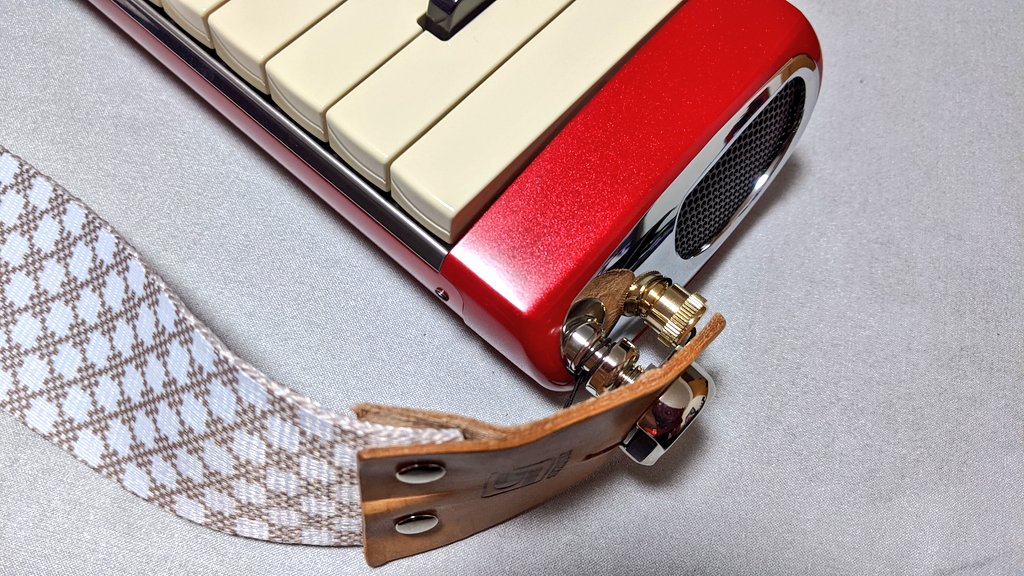marcuryryo's tweet photo. 休日DIY
#鍵盤ハーモニカ #ケンハモ
#メロディオン #Pro37v3
#メロディオン60周年記念モデル https://t.co/cyGMi4ewu0