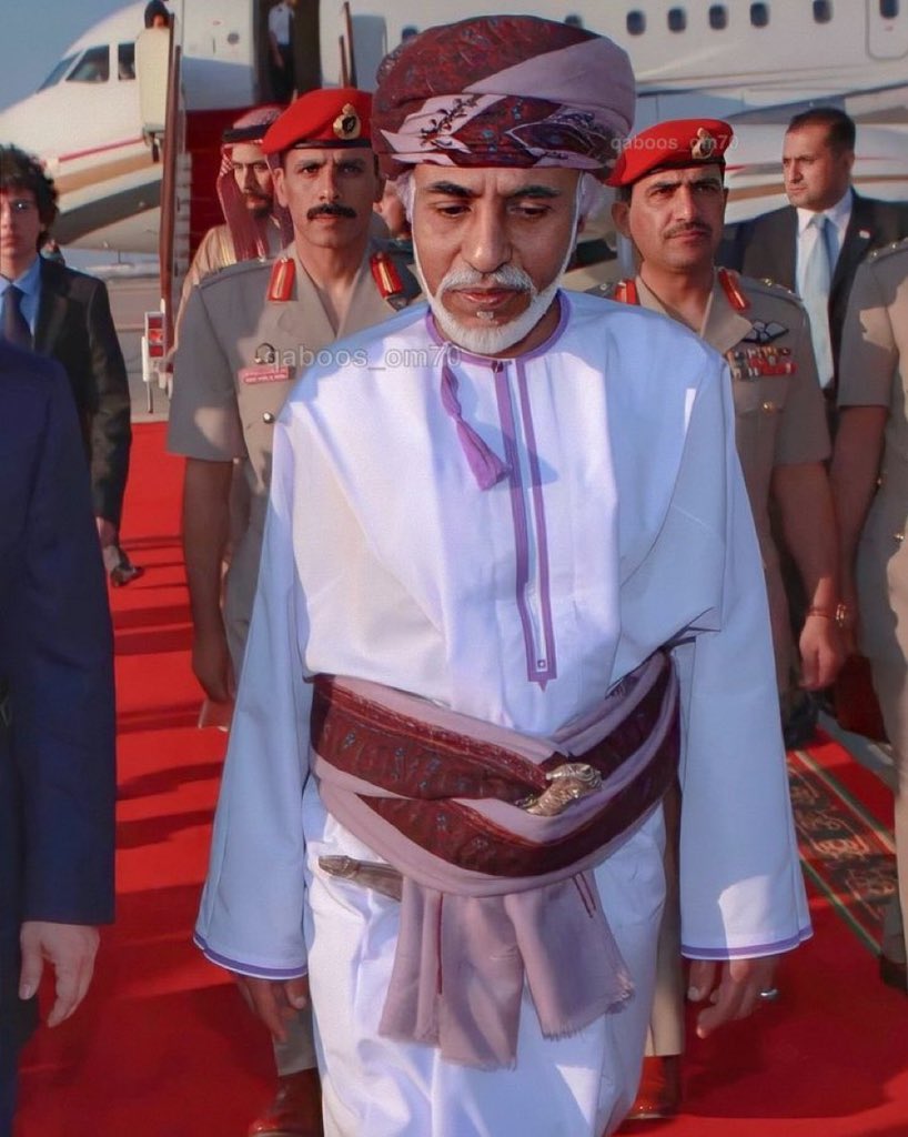 ↴' ❁
:
:
#عمان🇴🇲

أحببناك بحجم تفاصيلك التي باتت خالدة في قلوبنا..اللهم إجعل قبره يفيضُ نوراً ونعيماً وحبوراً  ومُتكئه في الفردوس الأعلى من الجنة.. 

●══༅༄༄༅══●
#قابوس_بن_سعيد 
#أعز_الرجال_وأنقاهم
#قابوس_في_قلوبنا
#هيثم_بن_طارق
#عمان_تواجه_كورونا