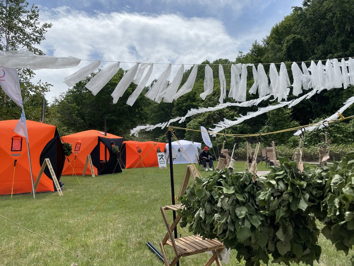 スキマサウナ Otototabiは空気感が良くて とても気持ちいいです 興味持ってexpro Cubeを見てくれて嬉しい サウナー人口が少しでも増えてくれたらなぁ しかし目の前にテントサウナがあるのに サウナハット被って サウナポンチョ着て Mokuタオル首に巻い