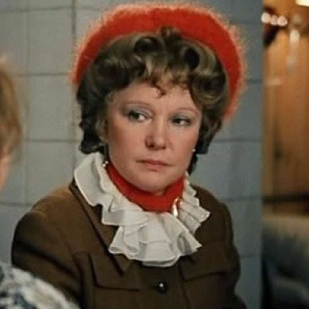 Людмила гурченко любовь и голуби. Как звали гурченко в любовь и голуби. Настроение раиса захаровна картинка сатирическая. Как звали гурченко в любовь и голуби. Как звали гурченко в любовь и голуби.