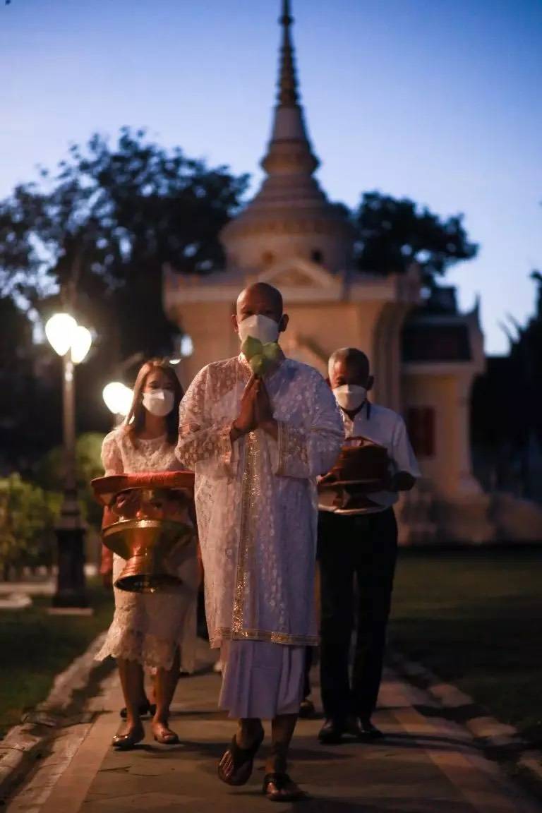 SANGDONGRA's tweet photo. ไล่อ่านข่าวพิธีบวชและสัมภาษณ์ของหลวงพี่แพททุกเพจ น้ำตาก็ไหลทุกเพจ ทั้งปลื้ม ทั้งยินดี ทั้งตื้นตัน อนุโมทนาบุญกับหลวงพี่ด้วยนะคะ ขอให้ผลบุญในครั้งนี้ส่งผลให้หลวงพี่พบเจอแต่สิ่งดีๆนะคะ 🙏 19/6/2564 #แพทพาวเวอร์แพท https://t.co/lu02eTSkYe
