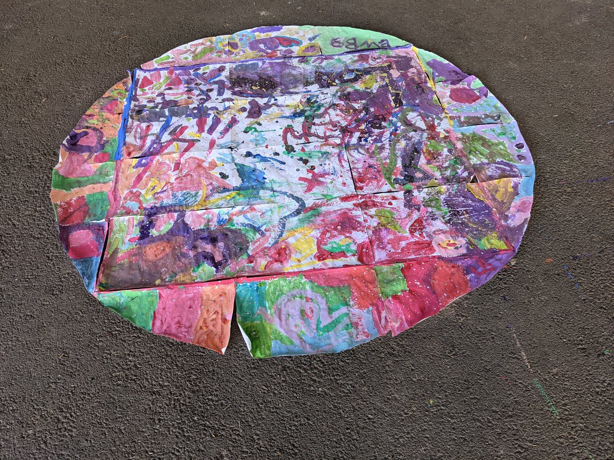 Merci à Patricia pour l'animation:
Après réalisation d'un grand cercle, utilisation de verbes d'actions :  remplir, secouer, tourner, signer... tout ça au rythme de la musique