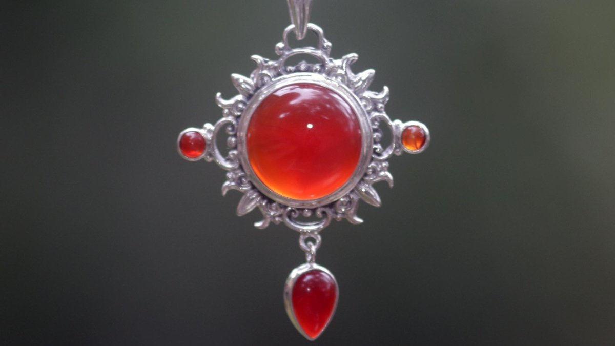 Did you know that most months have more than one birthstone? The gemstones considered birthstones for July are rubies and carnelian. This brilliant carnelian necklace is called 'Radiant Sun'. 
See it here: bit.ly/2TJC0Xt.  #handmade4life