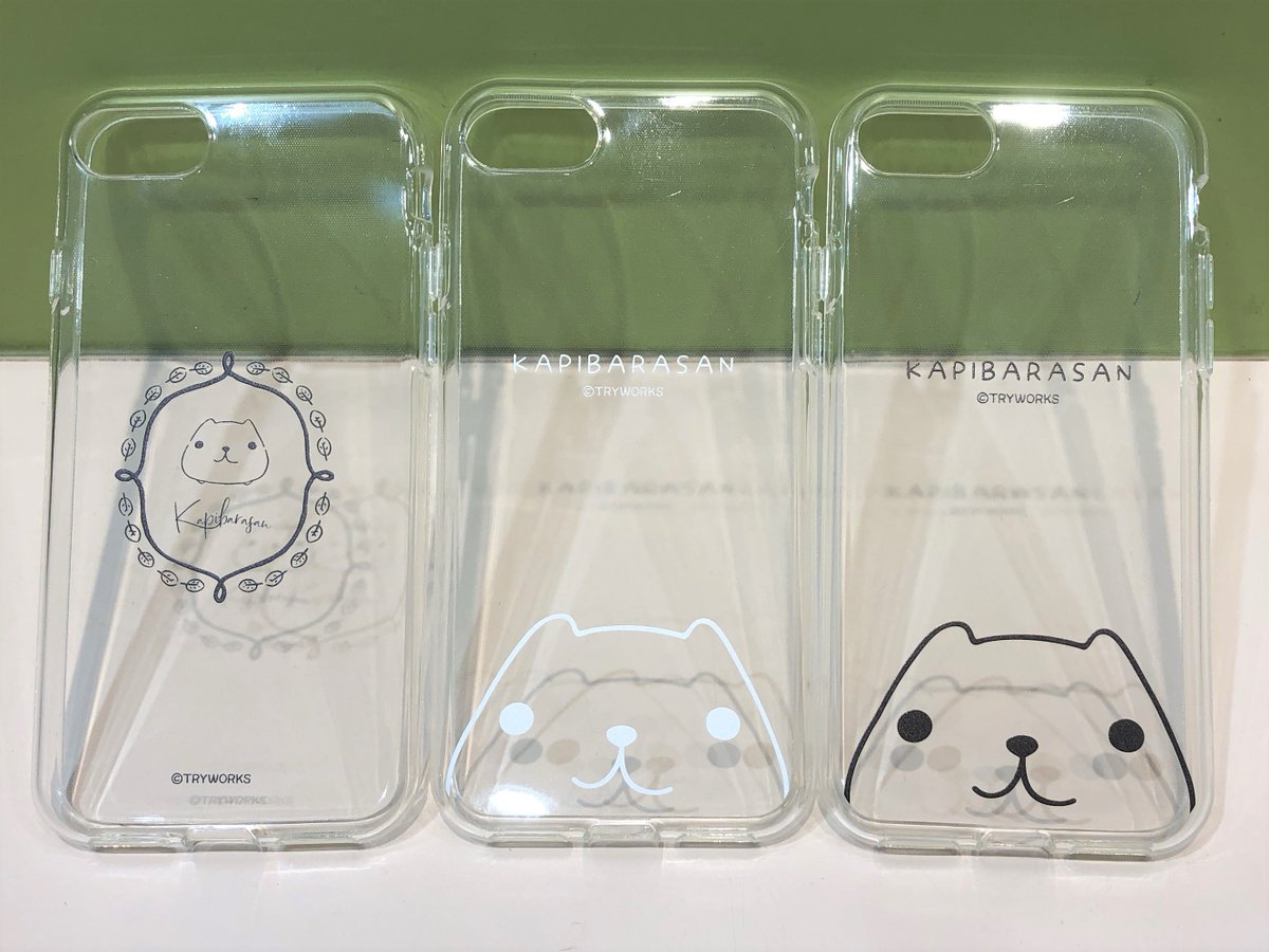 カピバラさんキュルッとショップ東京駅店 公式 新商品 こちらも本日入荷の Iphoneケースです 対応機種は Iphone7 8 Se X Xs Xr 11 11proの５種類 カピバラさんが顔をのぞかせている シンプルで使いやすいクリアデザインです Iphone