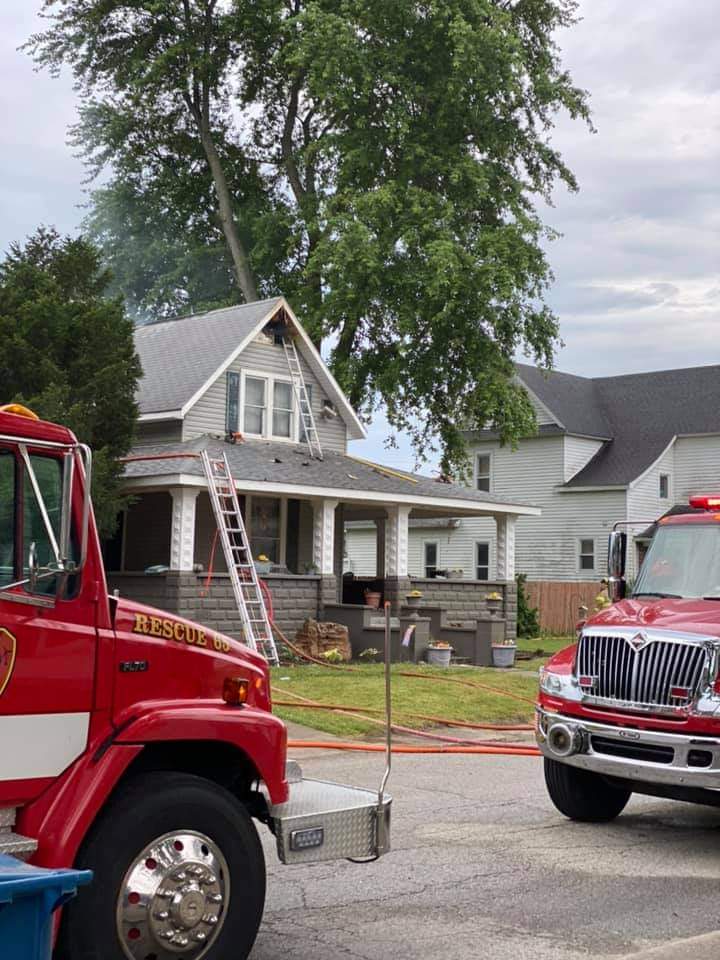 WTVFD60's tweet photo. #structurefire @NWSIndianapolis #lightningstrike https://t.co/YbDiioeAVY