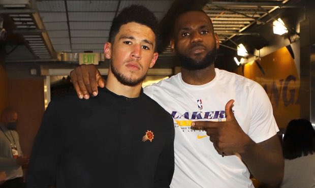 ThaLakerNation's tweet photo. Laker fans: https://t.co/d3Cy1LkthE