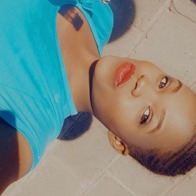 Nthabeleng34's tweet photo. #NewProfilePic2021 😍😘 https://t.co/tJAYXnDFOh