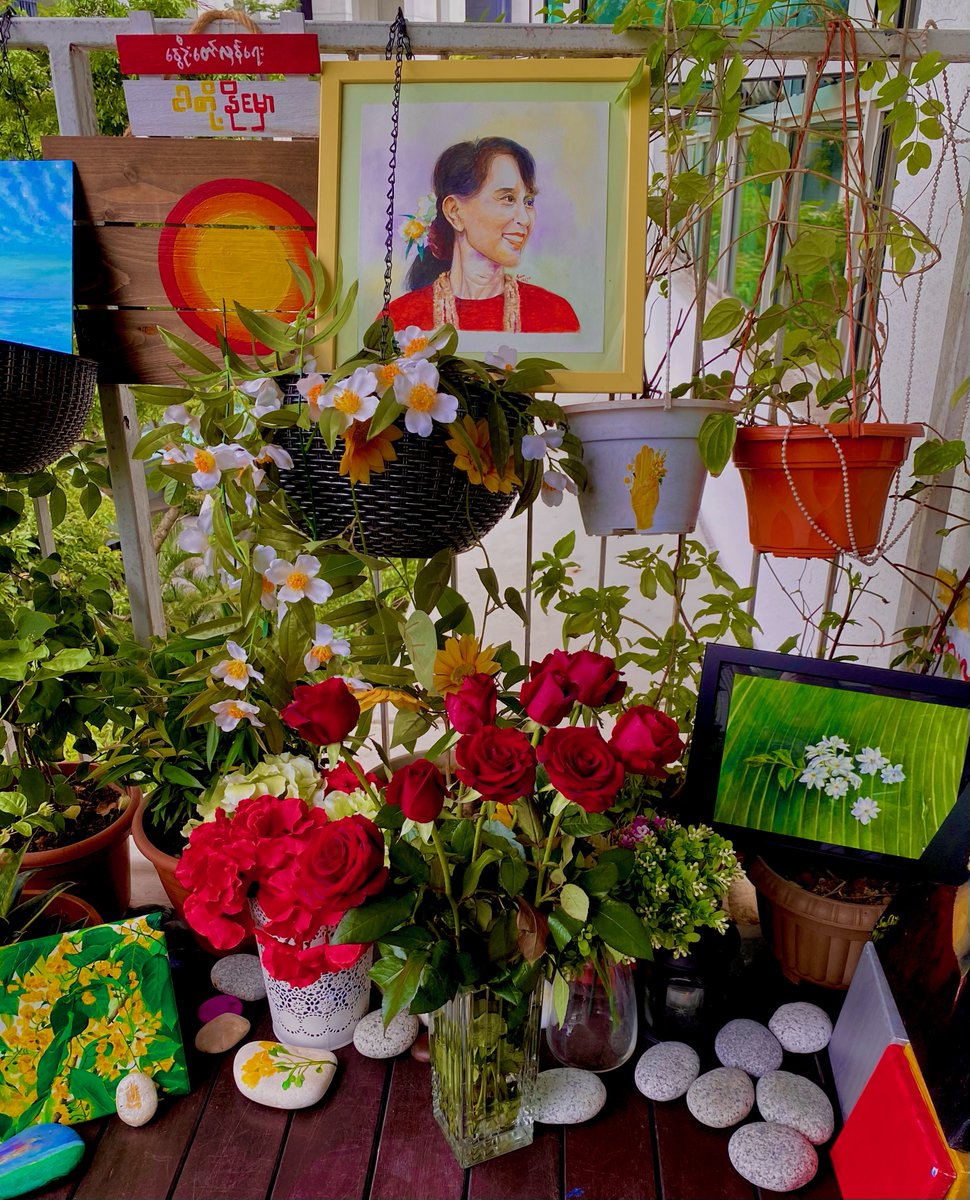SuuChitThu's tweet photo. May you be happy. 
May you be well. 
May you be safe. 
May you be peaceful and at ease.
🙏🙏🙏
#DawAungSanSuuKyi 
#76FlowerStrike 
#WhatsHappeningInMyanmar 
#June19Coup https://t.co/0wol8VnJt9