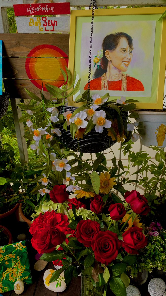 SuuChitThu's tweet photo. May you be happy. 
May you be well. 
May you be safe. 
May you be peaceful and at ease.
🙏🙏🙏
#DawAungSanSuuKyi 
#76FlowerStrike 
#WhatsHappeningInMyanmar 
#June19Coup https://t.co/0wol8VnJt9