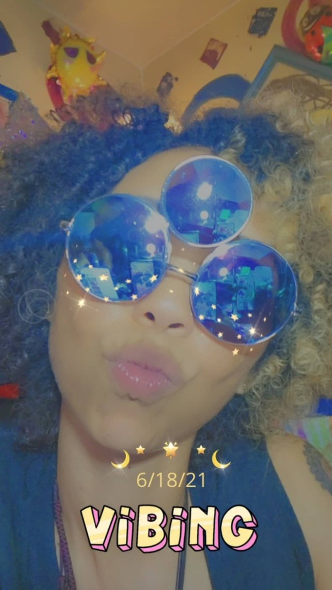 msmastafoxx's tweet photo. Vibing! 😘🔑🌞🌴💜👑👽🖖🏽🌟🔮🌈👁🎬🎥📷🦄 #MsMastaFoXX #MastaWealthKeys #MilliOM #MilliOMMethod #MastaOracle #Chakras #NeoMind #Creator #5DEye #5DBeings #5DWave #MsCosmicQueen #LosAngeles #Friday #FiveDDay #THC #CosmicFam #FreeSpirit #MyCreatorLife #VlogStar https://t.co/VaT2gJOzeI