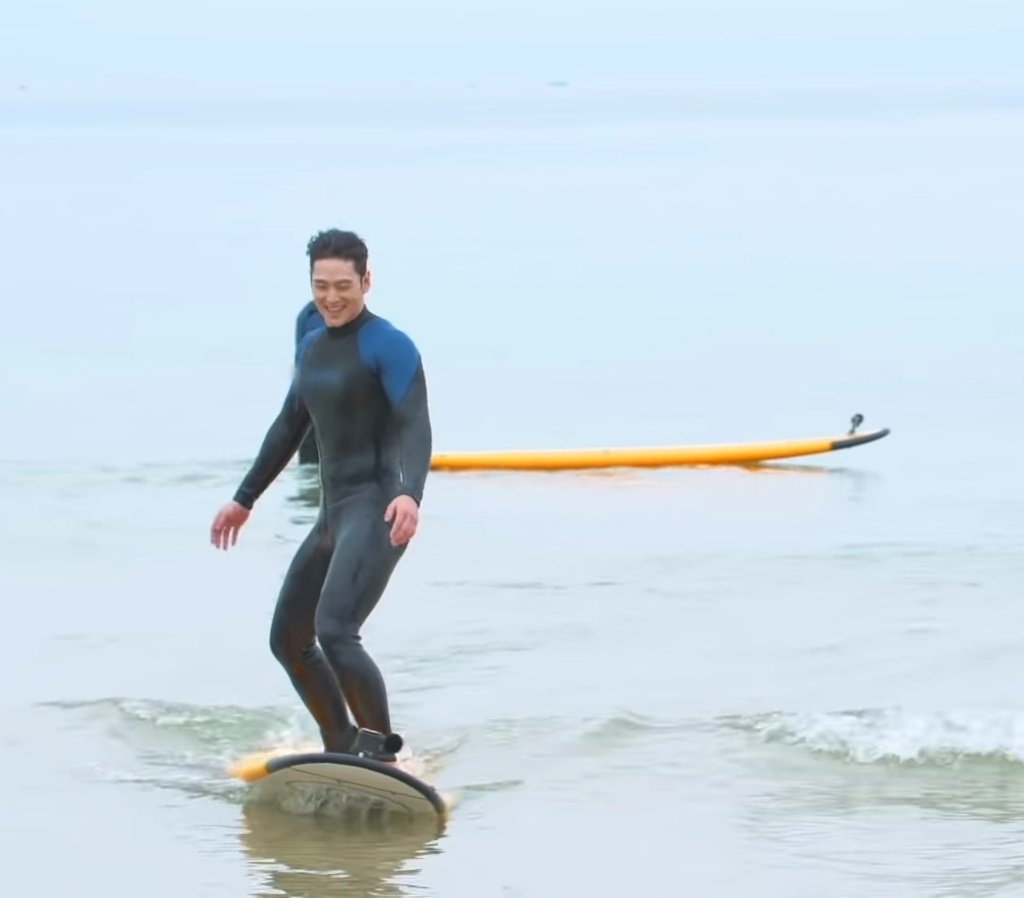 clownwtiger's tweet image. [dklown&apos;s INSTAGRAM POST] - 4P

beach day means surf day 🌊🏄‍♂️

👤: @GW_ENT
#️⃣: #GWModels

210619 · 14:55:21 KST