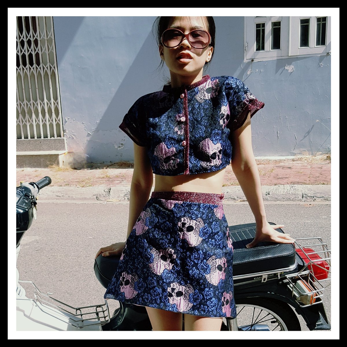 zodiacusthenhan's tweet photo. Drive on a nostalgic trip under the #sunshine with #look8
🎞🏍🌞
Discover #zodiacusthenhan latest #Collection on:
https://t.co/V0219gyAwP
#roses #shine #twinkle https://t.co/bcmxUfM7Vv