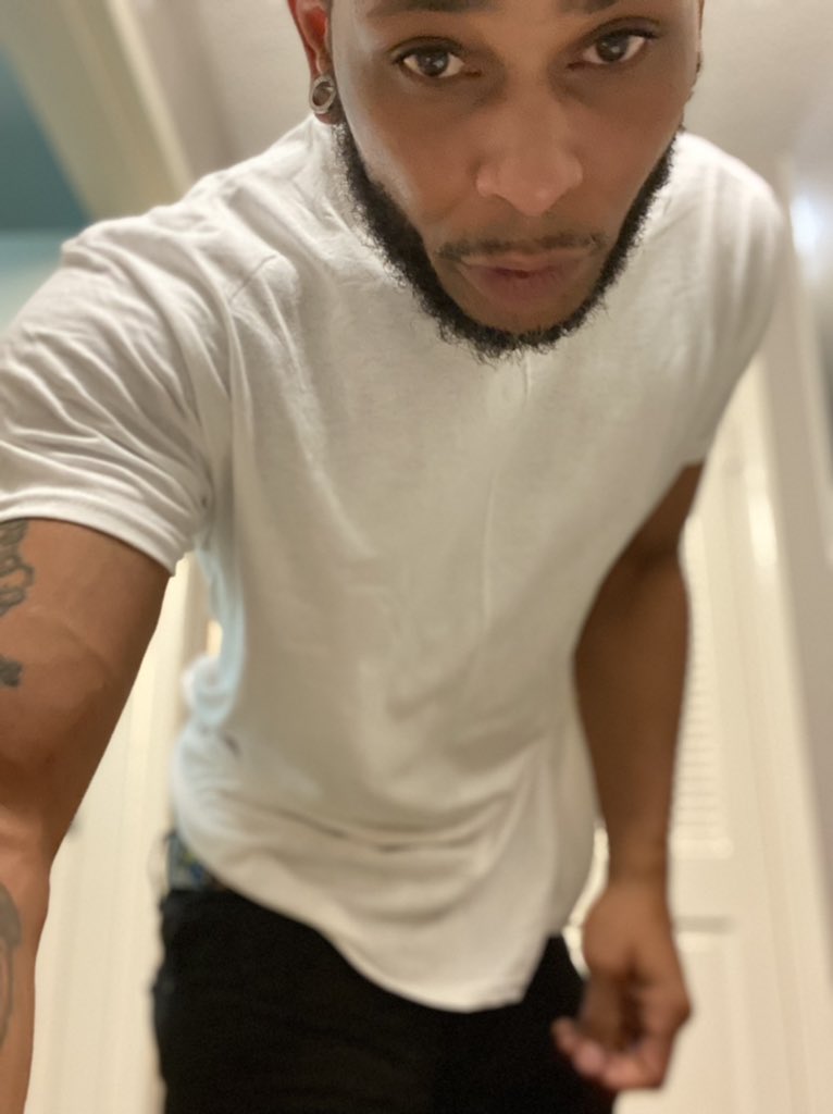 supermanebony's tweet photo. When the Henney kicks in !!!  Da fuk https://t.co/MrnvTuFvVn