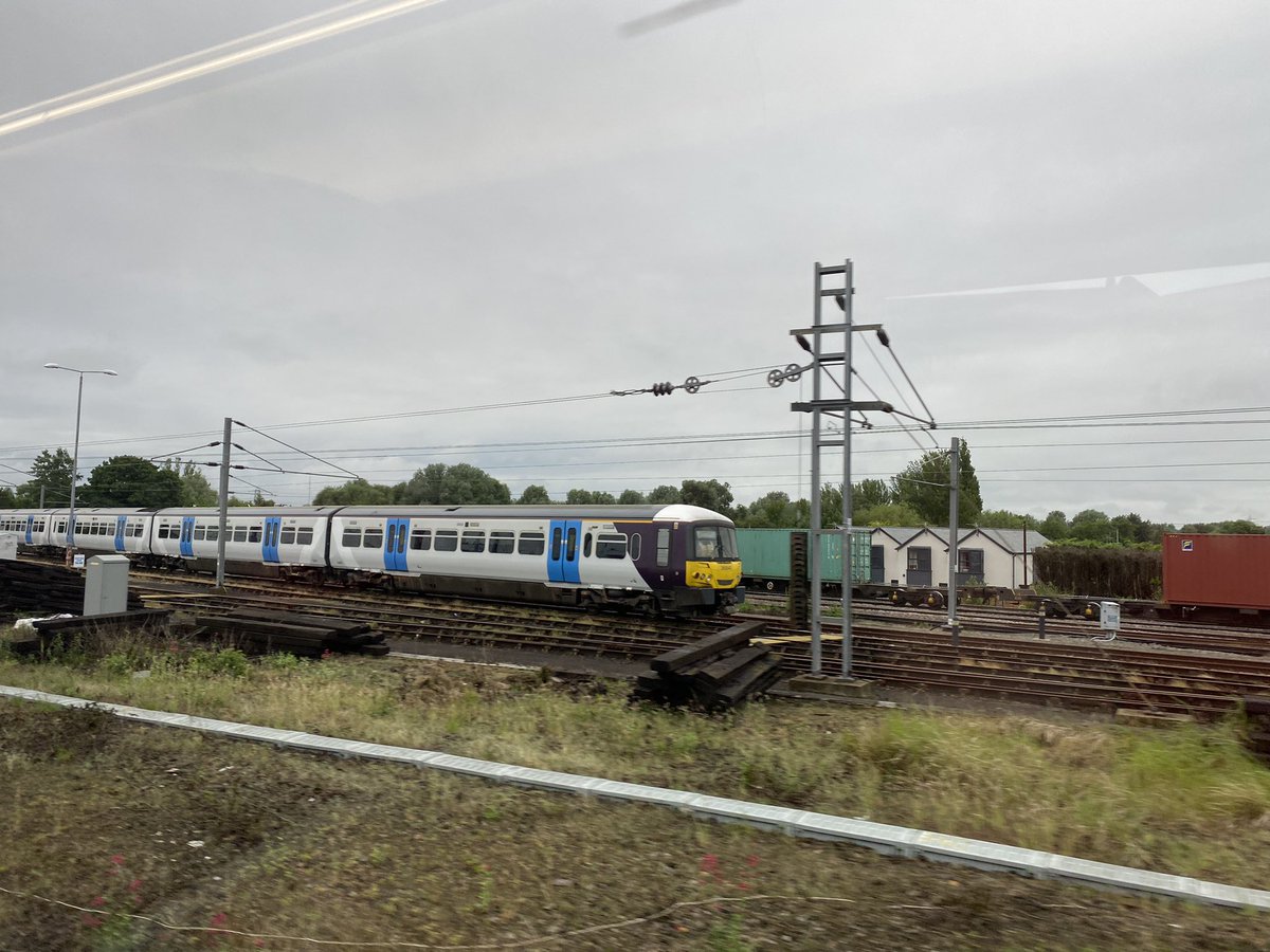 OMtheRails's tweet photo. Always saddens me approaching Peterborough from London these days - the remainder of GN’s 365 fleet at Peterborough sidings #pandown ⚡️⬇️, awaiting their inevitable fate of storage. https://t.co/HiwuO1CF2Q