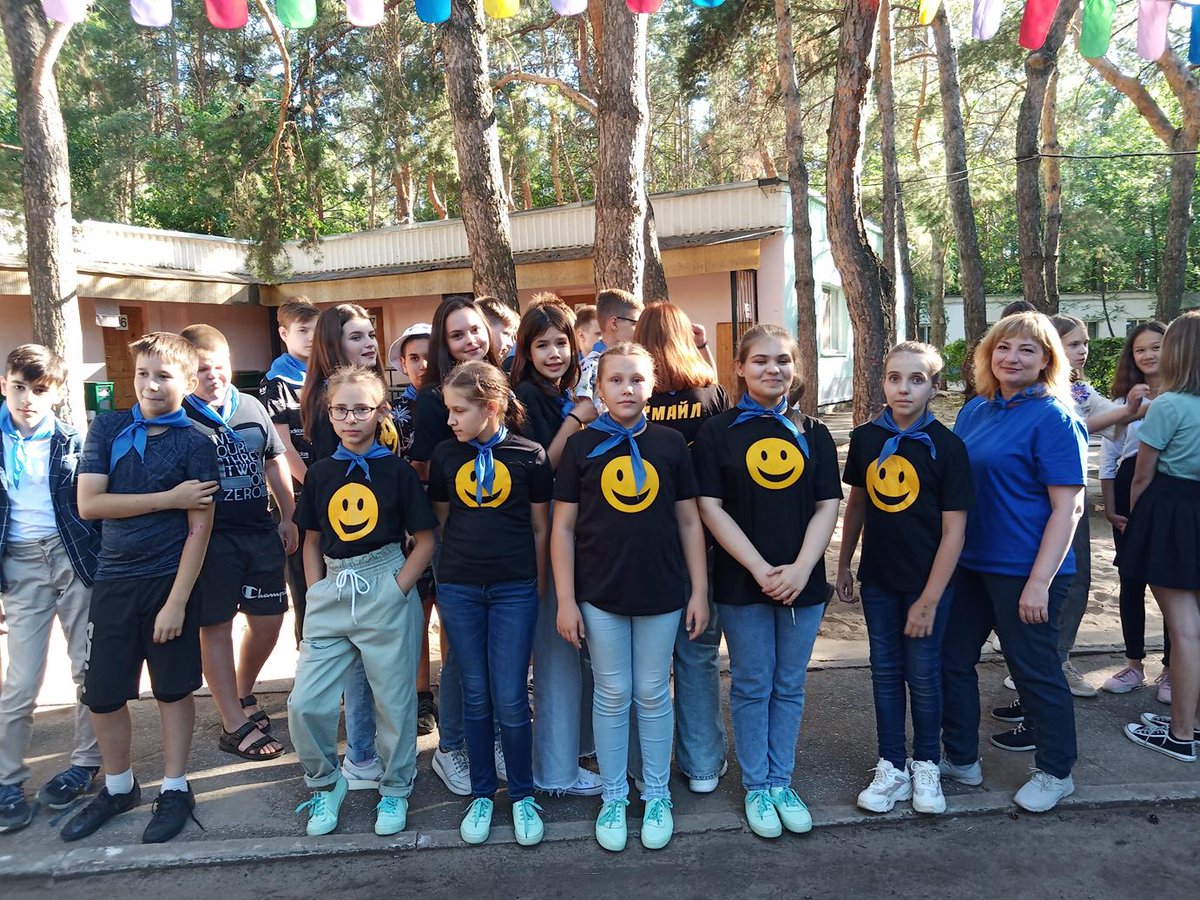 Вчера заехала новая смена,организатор ЦДТ "Металлург",и наш лагерь засиял новыми красками: потрясающее,сказочное оформление лагеря вторило всеобщему настроению педагогов и детей."Мы-Россияне"-гордое,красивое название программы 2 смены!vk.com/tsentr_argo?w=… <a href="/depsamobr63/">Департамент образования Администрации г.о. Самара</a>