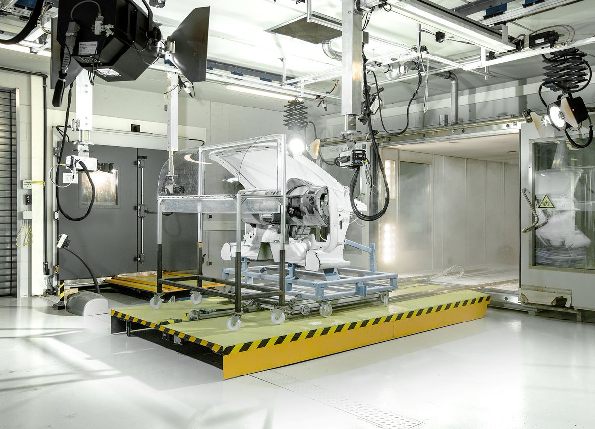 YanfengGermany's tweet photo. Die Qualität unserer Produkte ist entscheidend! Ob Sicherheitsgurt oder Airbag - alles muss perfekt funktionieren. Deshalb testen wir 24 Stunden am Tag in unserem Hightech-Airbag-Testzentren in Neuss. Für mehr Sicherheit im Straßenverkehr.
#WeAreYF #tagderverkehrssicherheit https://t.co/dLf0BQDyfw