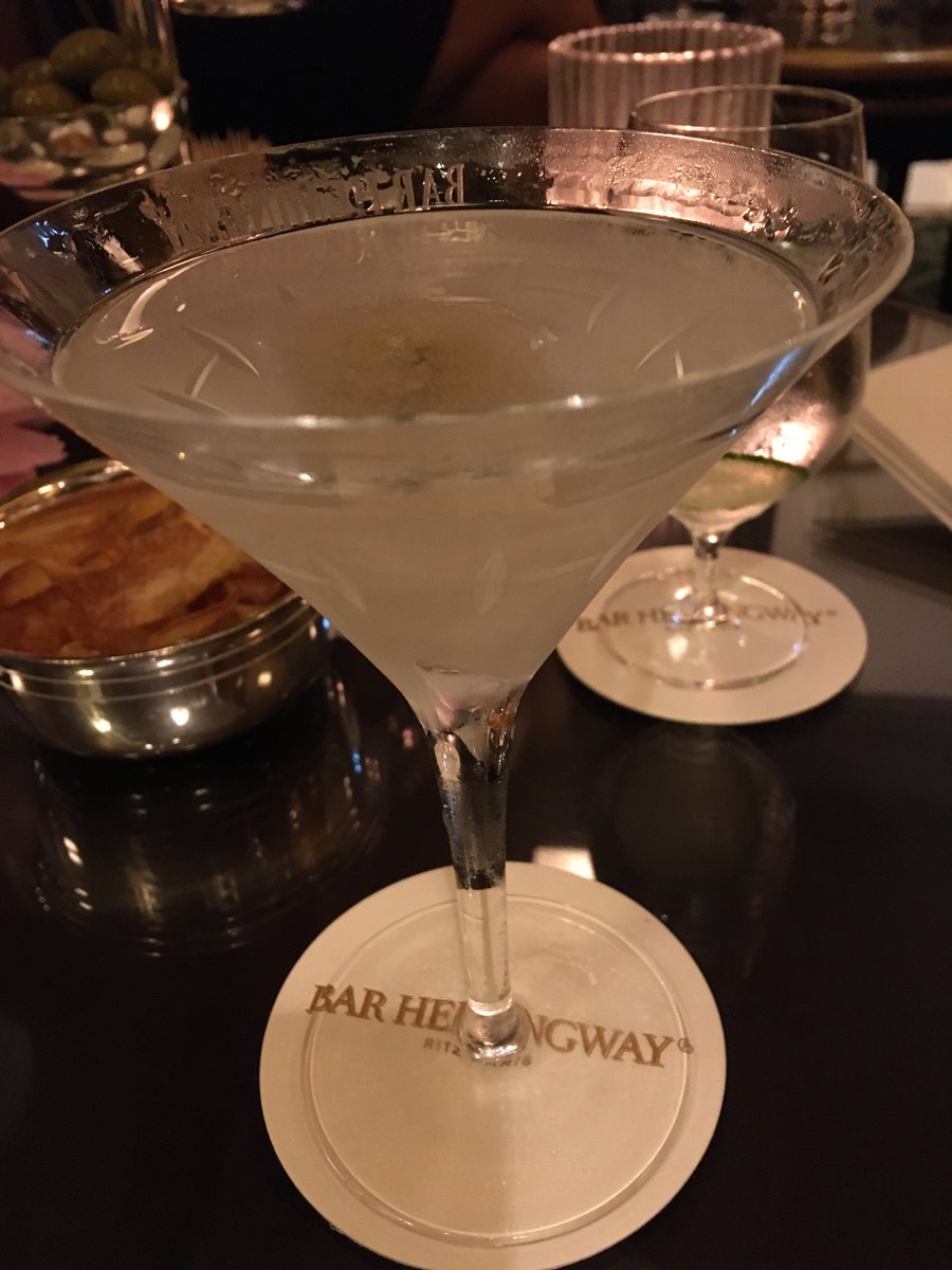 thewinetattoo's tweet image. Perfect Parisian evening @winewankers @CHARLIEWINES @MacCocktail @pietrosd signature #CleanDirty #Martini at #HemingwayBar @_RitzParis then discovered new #Italian #chef of @HotelCastille pairing delish #Piedmont cuisine with an elegant #barolo @winematcher @TheSavvyChef1