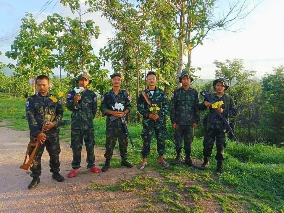 Even gun-wielding hands will hold flowers today. Happy 76th Birthday Myanmar's Suu Kyi.

FREEDOM FROM FEAR
#76FlowerStrike #June19Coup
#WhatsHappeningInMyanmar