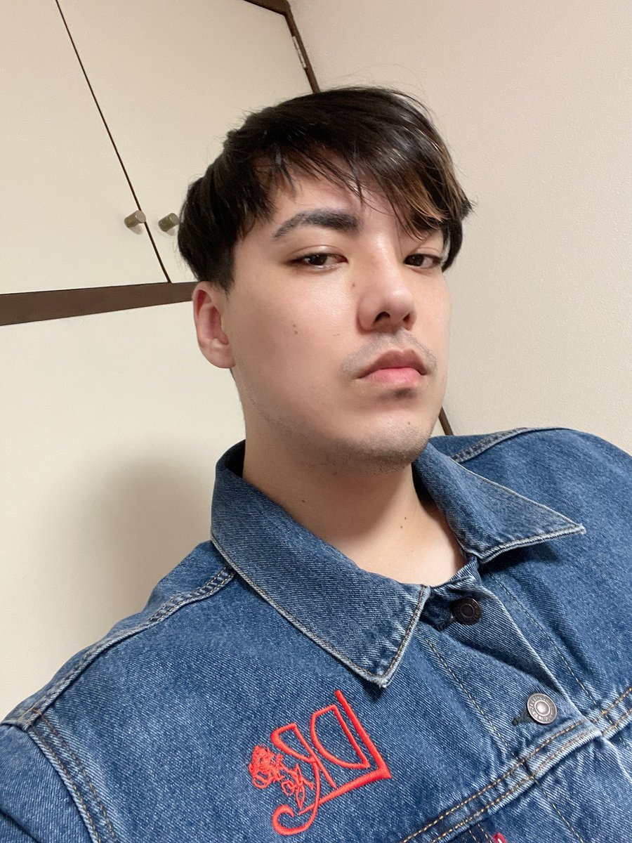 UchidaPaulo's tweet photo. Mais de 2 mese de espera, recebi minha #levis da #LanaDelRey, o jeito é usar em casa já que no Japão ainda só 10% da população tomou vacina…. #cotcc https://t.co/5zXJH3nmUt