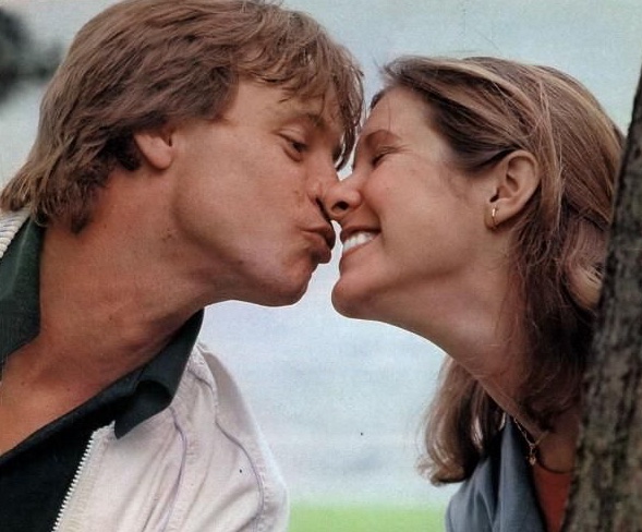 MarkHamill's tweet image. I congratulate &amp;amp; salute all 38 new #HollywoodWalkOfFame honorees-Welcome to the neighborhood!
Much love &amp;amp; a very special 1-finger salute to the incomparable, hilarious &amp;amp; irreverent force of nature that was my space sis Carrie Fisher.❤️ Her star will blaze from here to eternity.🌠