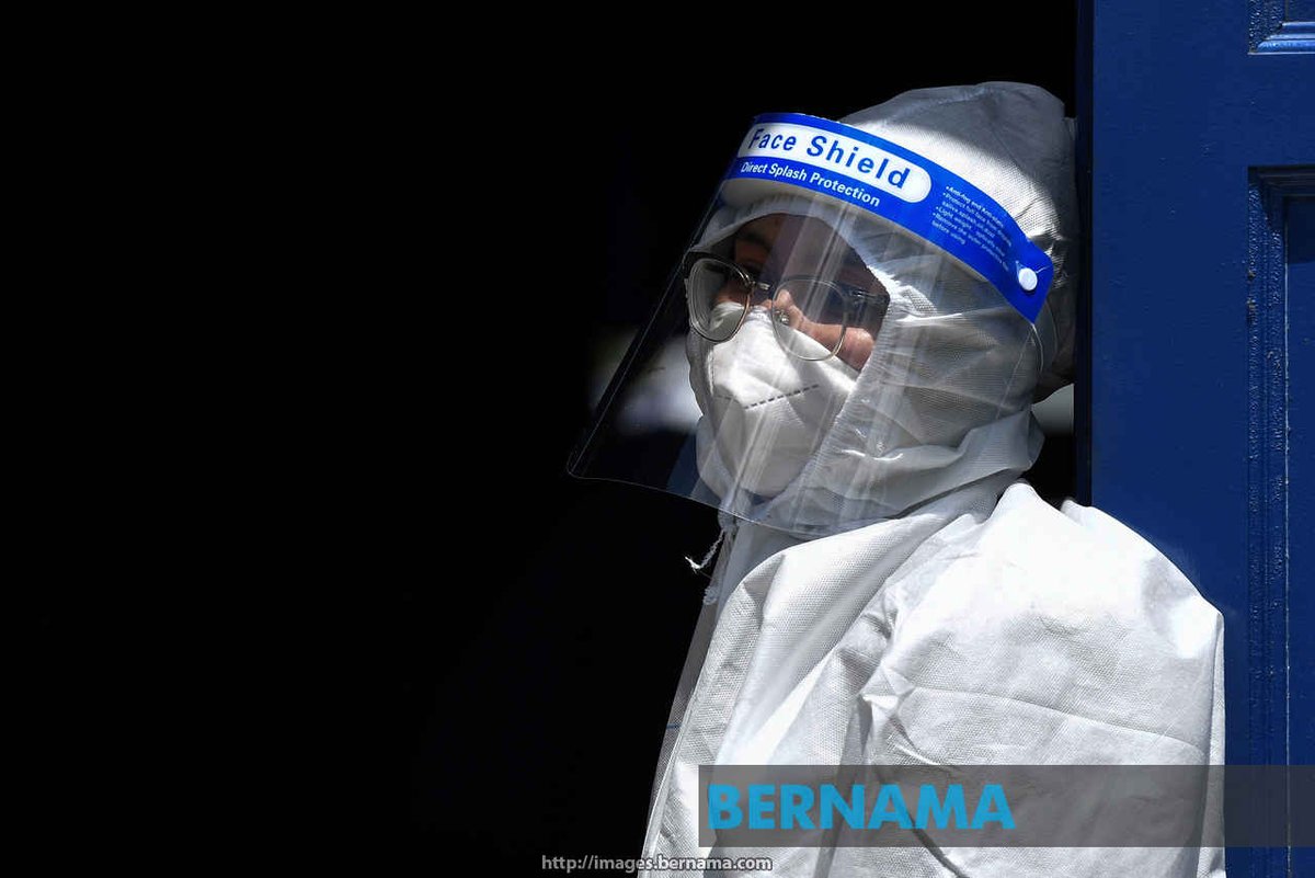 BERNAMA (@bernamadotcom) on Twitter photo 📌COVID: 5,911 kes baharu direkodkan hari ini, kes kumulatif kini 691,115 - KP Kesihatan
----------------------
📌COVID: 5,911 new cases reported Saturday, cumulative cases now 691,115 - Health DG
<a href="/DGHisham/">Noor Hisham Abdullah</a> <a href="/KKMPutrajaya/">KKMalaysia🇲🇾🩺❤️</a> 📌COVID: 5,911 kes baharu direkodkan hari ini, kes kumulatif kini 691,115 - KP Kesihatan
----------------------
📌COVID: 5,911 new cases reported Saturday, cumulative cases now 691,115 - Health DG
<a href="/DGHisham/">Noor Hisham Abdullah</a> <a href="/KKMPutrajaya/">KKMalaysia🇲🇾🩺❤️</a>