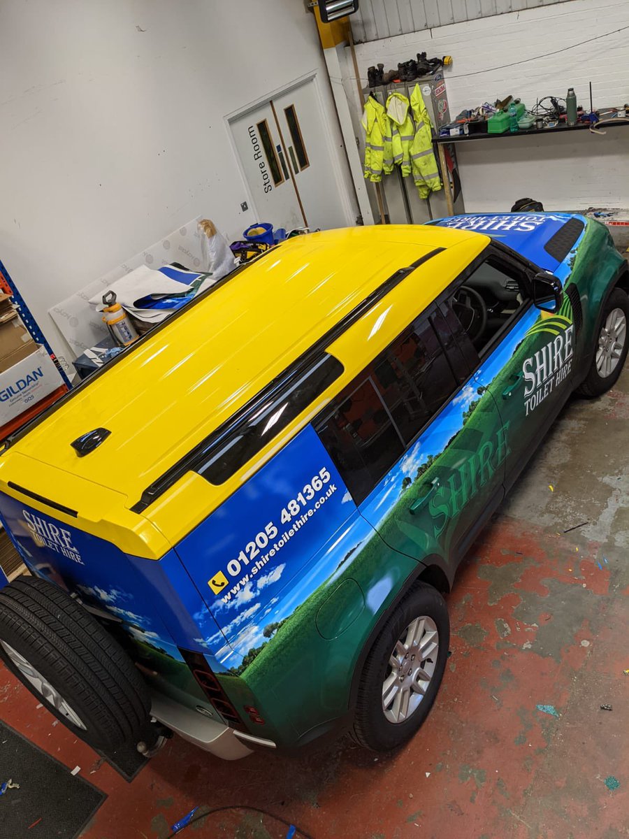grssignscouk's tweet photo. #wrap of the week!! #fullwrap @ArlonGraphics #slxpluswrap @ShireToilet @LandRover_UK #defender110 #vehiclewrapping #vehiclegraphics #grssigns https://t.co/nScOyRyMQ0