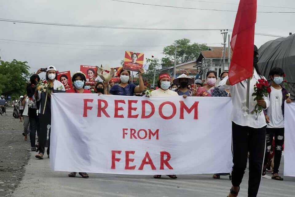 zinthweaung's tweet photo. Kale civilians of all ages came out on the streets with birthday cakes, dedicated to Daw Aung San Suu Kyi and wear flowers on themselves today, overturning the age of fear. 

FREEDOM FROM FEAR #WhatsHappeningInMyanmar #June19Coup #76FlowerStrike https://t.co/uvZ5RM3koR