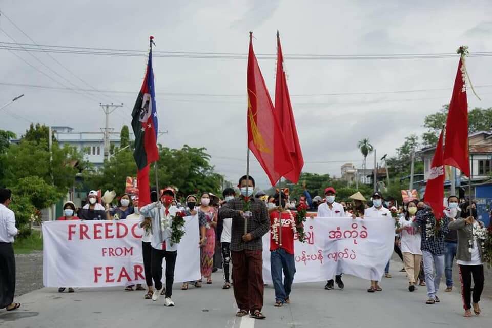 Kale civilians of all ages came out on the streets with birthday cakes, dedicated to Daw Aung San Suu Kyi and wear flowers on themselves today, overturning the age of fear. 

FREEDOM FROM FEAR #WhatsHappeningInMyanmar #June19Coup #76FlowerStrike