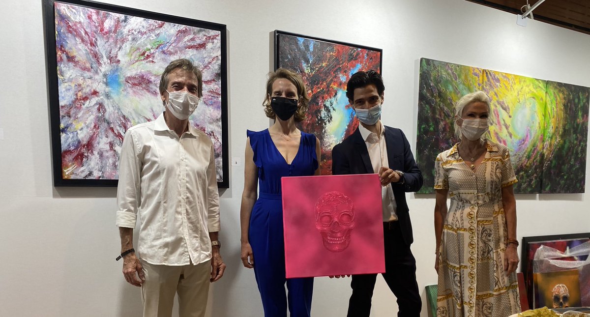 celinecalvez's tweet photo. #Culture | Vernissage du salon international d’art contemporain @ArtShopParis pour soutenir deux artistes de #Levallois qui y exposent leurs toiles. 

👨🏻‍🎨 JF Le Blay, ses crânes et ses passages.
🧑‍🎨 @zoulliart et ses portraits de stars.

Au Carrousel du Louvre jusqu’à demain soir ! https://t.co/Pr0sRI40wa