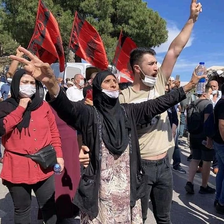 SamsunSkm's tweet photo. Deniz kadınların omuzlarında taşındı. Her zaman omuzbaşımızda olacaksın #DenizPoyraz https://t.co/wftJaU1yYb