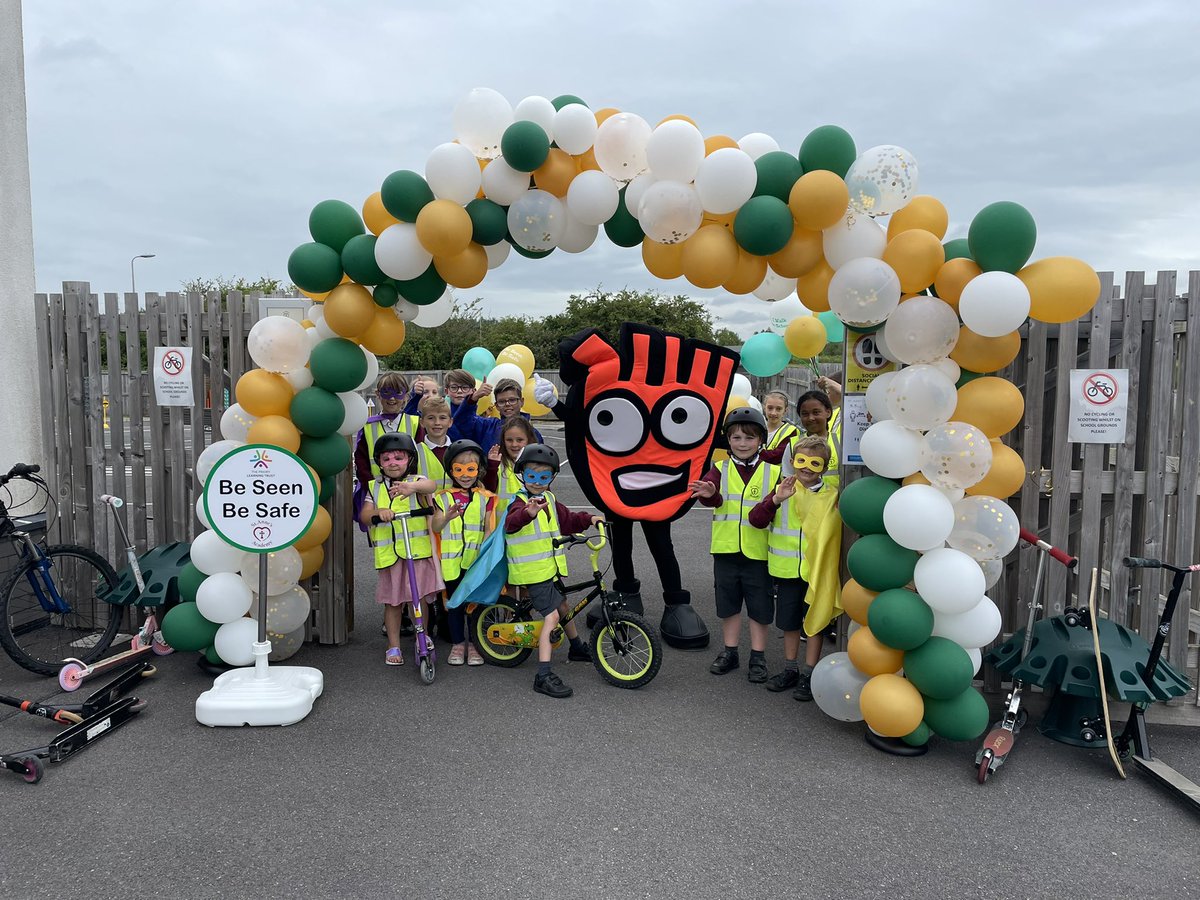 CBradleyTPLT's tweet photo. Our new active travel track is now open following our community bike tag event. Lots of active and smiley faces whilst using the new track. How do you travel to school? @StAnnes_EHS @NStravel_roads @NevilleColes @LisaDadds @livingstreets https://t.co/uD4P5zc4GG