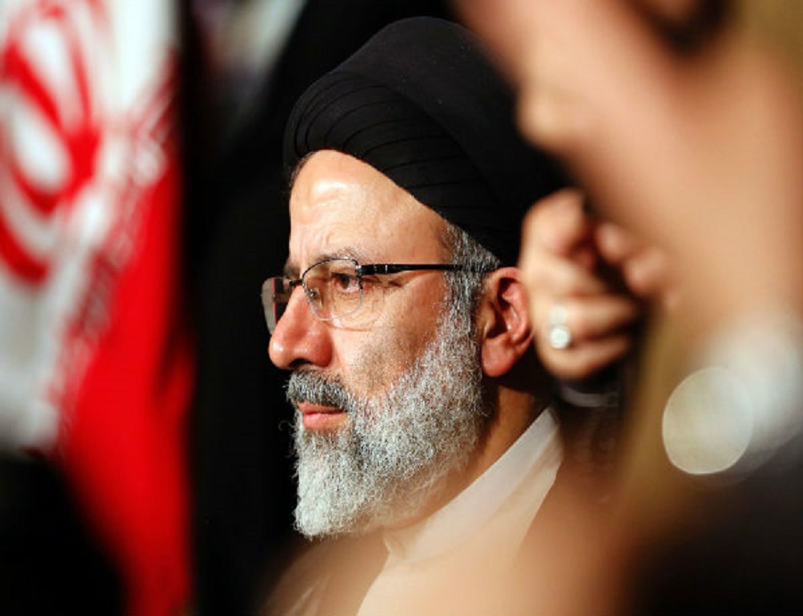 إبراهيم رئيسي يفوز بالانتخابات الإيرانية