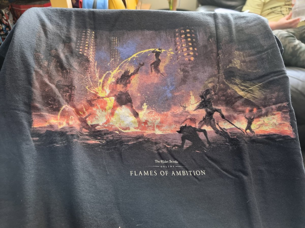 Losna78's tweet photo. Love the little attention to details in the #lootcrate boxes. Love the little #atronach bowls and the scamp pin. So cute. #eso #ElderScrollsOnline https://t.co/1e6AAa575H
