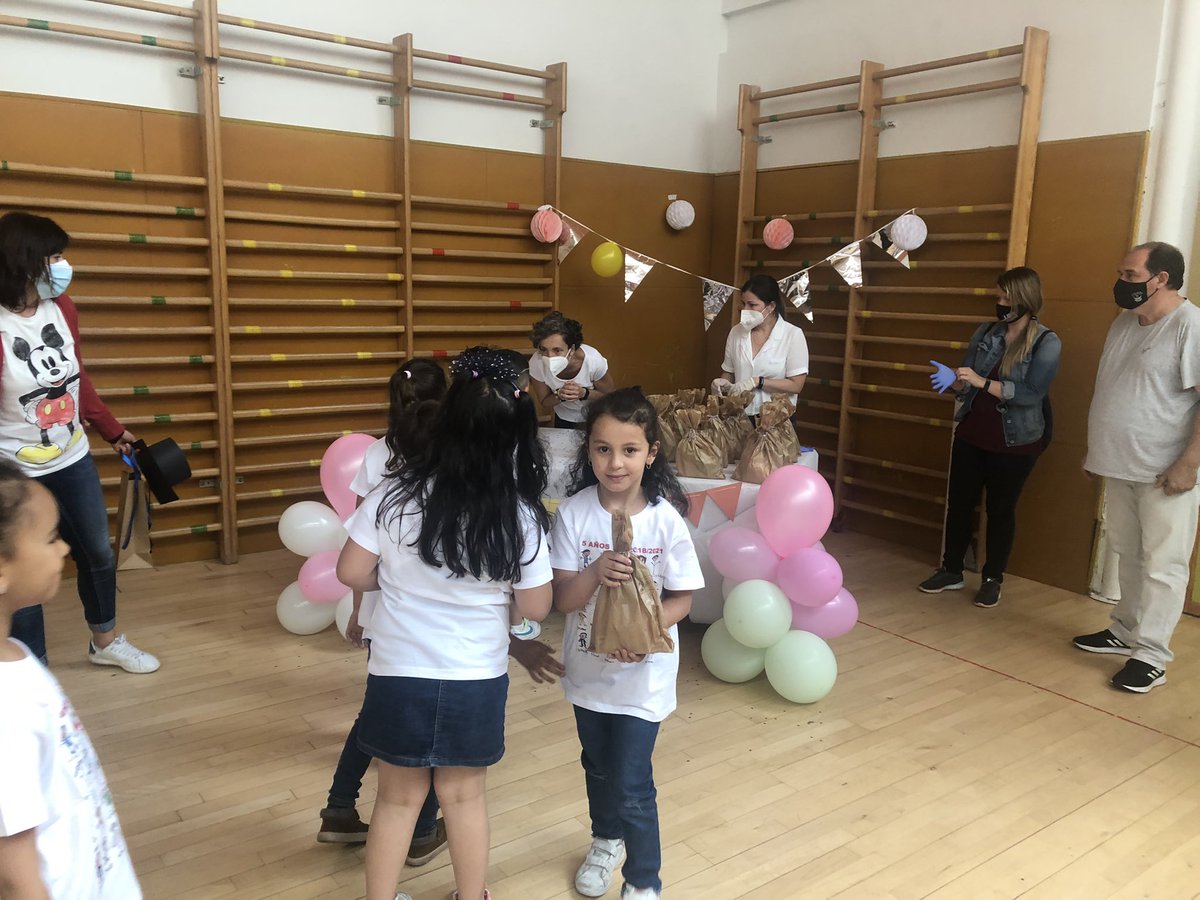 Hoy los niños de 5 años del CPB <a href="/CpSainz/">CP SOLEDAD SAINZ</a> han celebrado su graduación. Gracias a papás, maestros y al AMPA por vuestra colaboración.